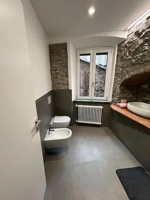 Un Balcone Sul Lago Torno Italy