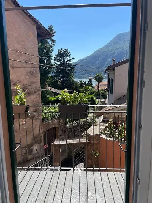 Un Balcone Sul Lago contacts